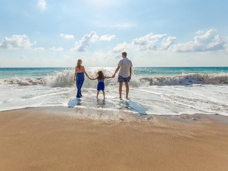 Family stays in dubai beach